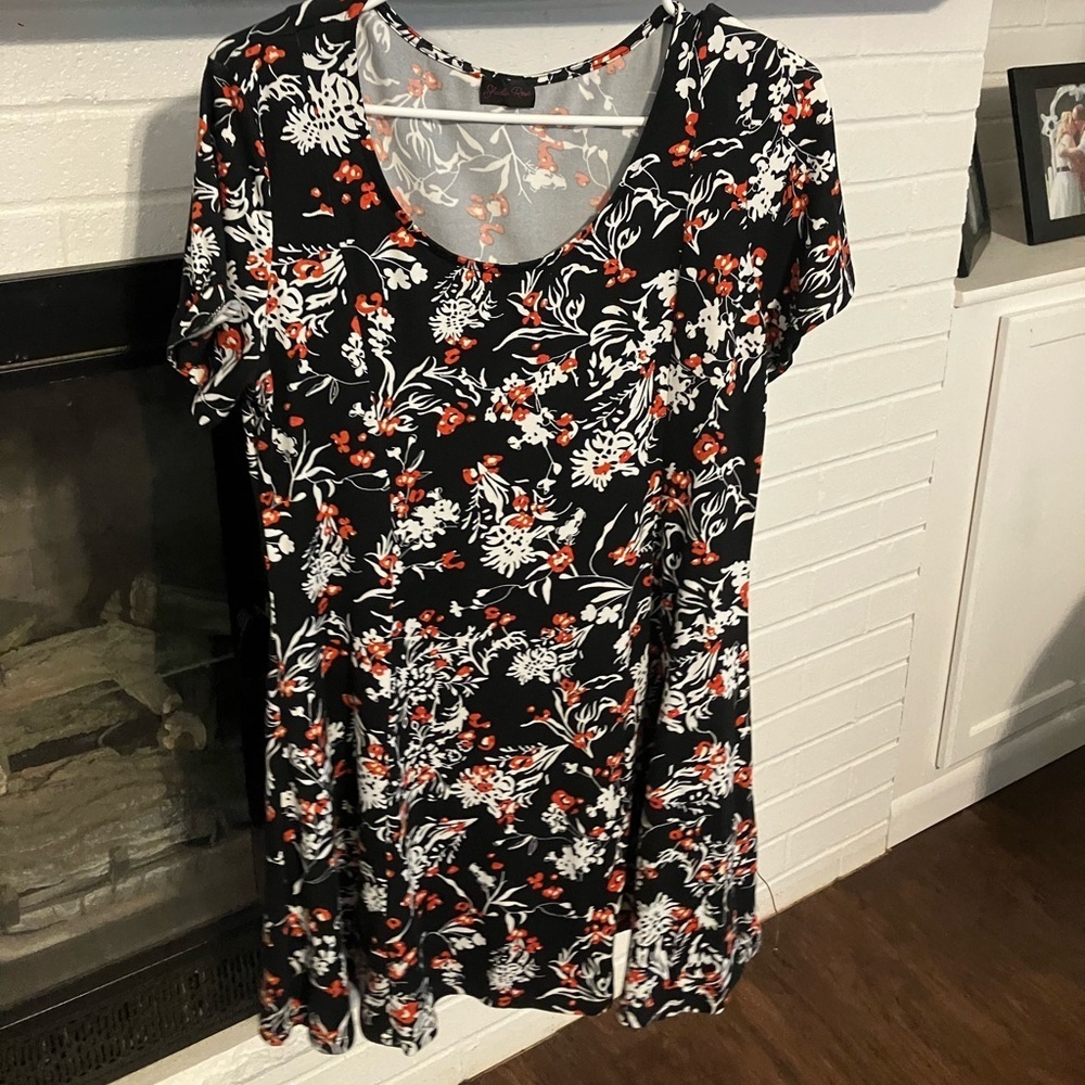 Knee length short sleeved dress. Size 1X